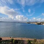 Berachah - Garden Apartment With Hot Tub Sleeps 6