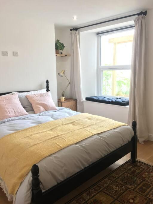 Berachah - Garden With Hot Tub Sleeps 6 Holiday home