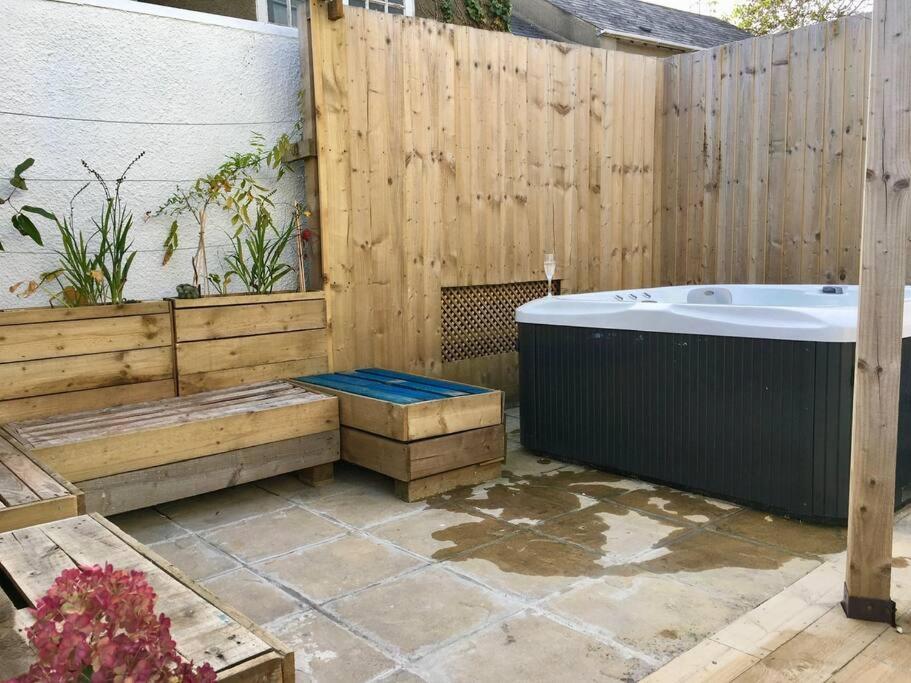 Berachah - Garden With Hot Tub Sleeps 6 Holiday home *
