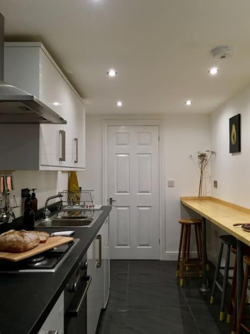 Berachah - Garden With Hot Tub Sleeps 6 Holiday home Torquay